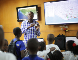 VISITE DE LA SALLE DE GEOLOCALISATION